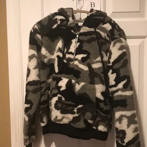Camo fleece pullover